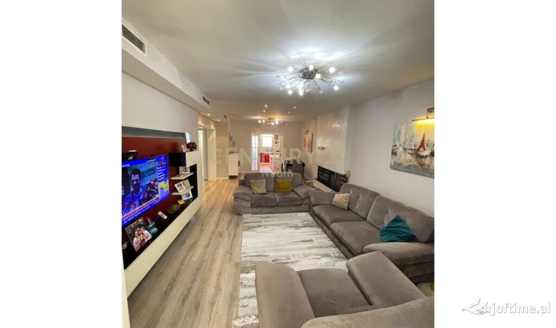 Shtepi ne shitje Apartament ne Tirane, 3+1, Mobilimi E mobiluar, Pagesa 320,000  Euro.