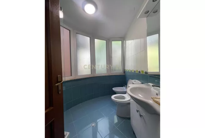 Shtepi me qera Apartament ne Tirane, 2+1, Mobilimi E mobiluar, Pagesa 800  Euro.