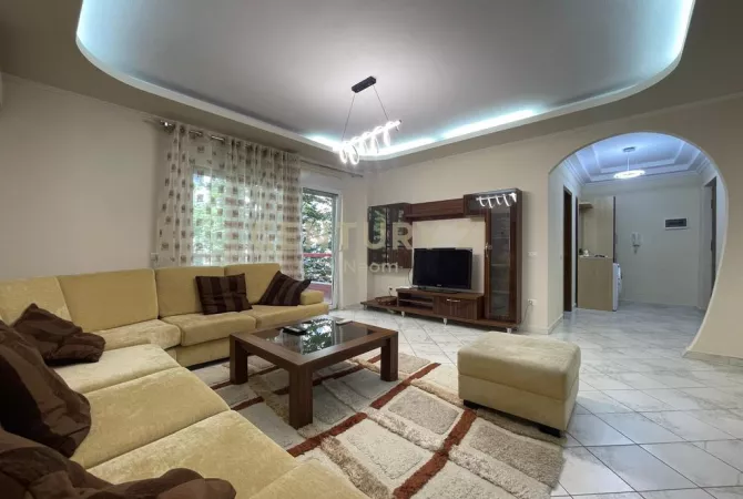 Shtepi me qera 2+1 ne Tirane - 800 Euro