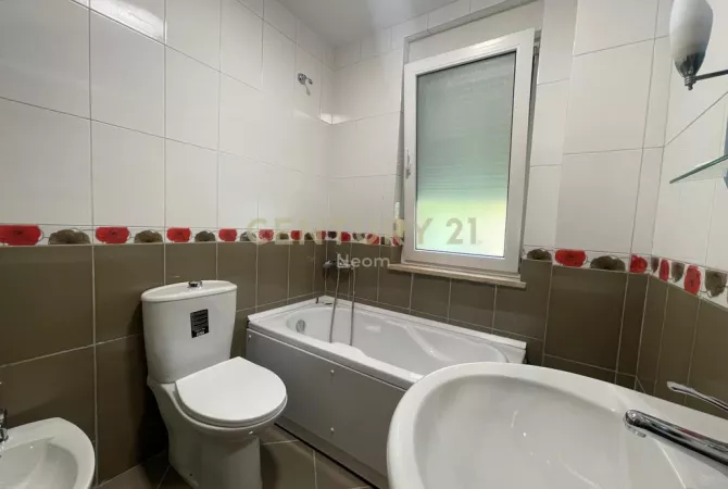 Shtepi me qera Apartament ne Tirane, 2+1, Mobilimi E mobiluar, Pagesa 800  Euro.