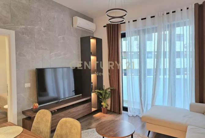 Shtepi me qera 2+1 ne Tirane - 1,000 Euro
