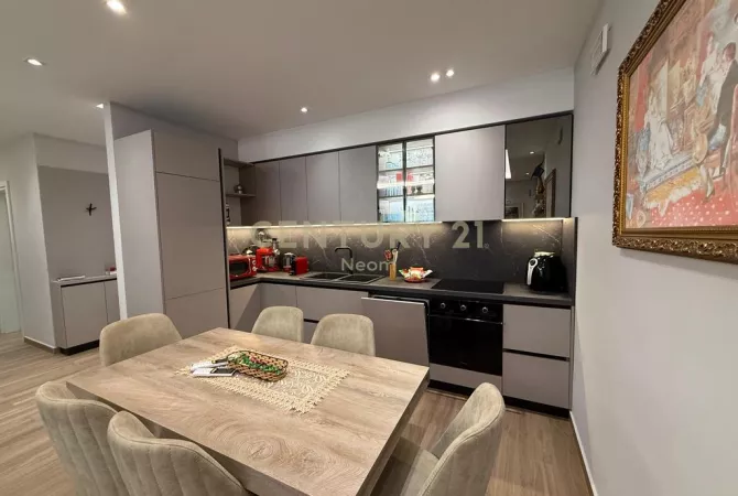 Shtepi me qera 2+1 ne Tirane - 1,500 Euro