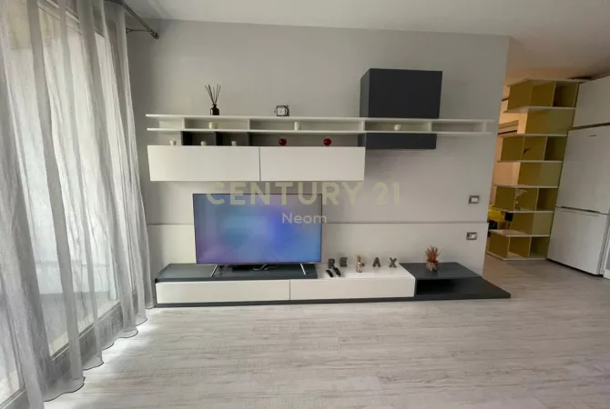 Shtepi me qera 2+1 ne Tirane - 1,650 Euro