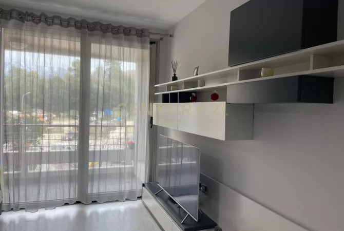 Shtepi me qera 2+1 ne Tirane - 1,650 Euro
