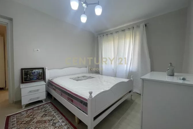 Shtepi me qera Apartament ne Tirane, 3+1, Mobilimi Pjeserisht e mobiluar, Pagesa 750  Euro.