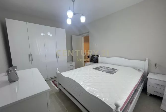 Shtepi me qera Apartament ne Tirane, 3+1, Mobilimi Pjeserisht e mobiluar, Pagesa 750  Euro.