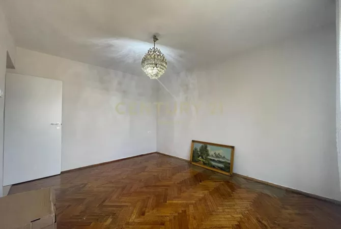 Shtepi me qera Apartament ne Tirane, 3+1, Mobilimi Pjeserisht e mobiluar, Pagesa 750  Euro.