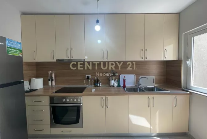 Shtepi me qera Apartament ne Tirane, 3+1, Mobilimi Pjeserisht e mobiluar, Pagesa 750  Euro.