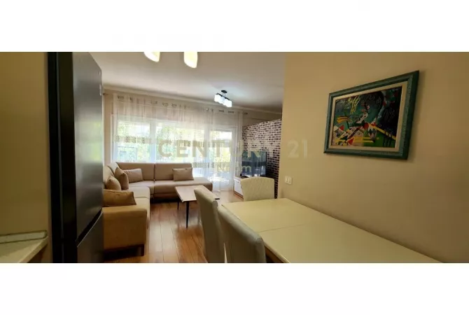 Shtepi me qera 2+1 ne Tirane - 700 Euro