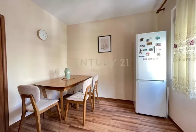 Shtepi me qera Apartament ne Tirane, 3+1, Mobilimi E mobiluar, Pagesa 1,100  Euro.