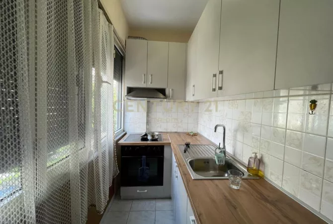 Shtepi me qera Apartament ne Tirane, 3+1, Mobilimi E mobiluar, Pagesa 1,100  Euro.
