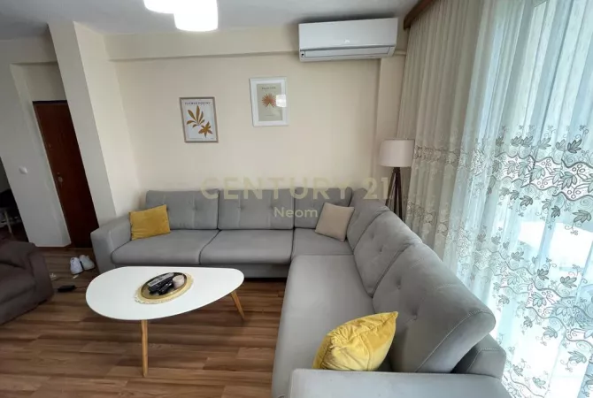 Shtepi me qera Apartament ne Tirane, 3+1, Mobilimi E mobiluar, Pagesa 1,100  Euro.