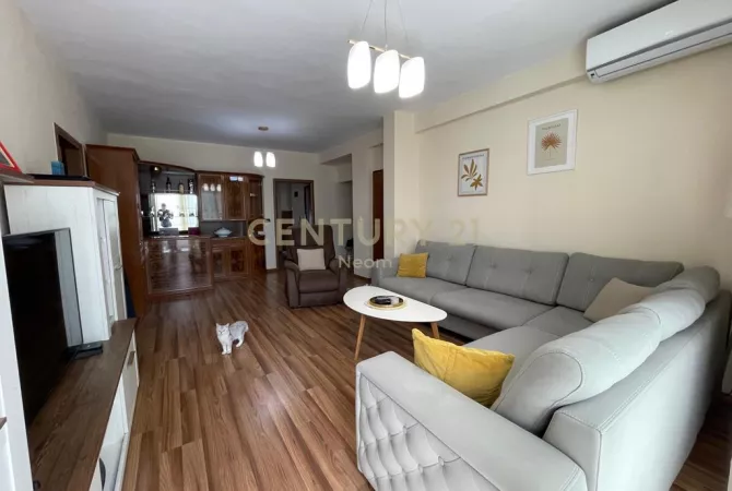 Shtepi me qera Apartament ne Tirane, 3+1, Mobilimi E mobiluar, Pagesa 1,100  Euro.