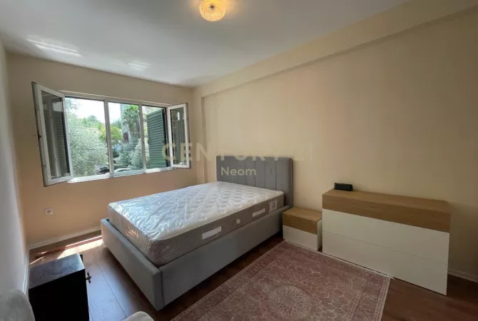 Shtepi me qera Apartament ne Tirane, 3+1, Mobilimi E mobiluar, Pagesa 1,100  Euro.