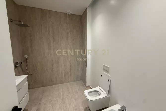 Shtepi me qera Apartament ne Tirane, 3+1, Mobilimi Bosh, pa mobiluar, Pagesa 1,700  Euro.