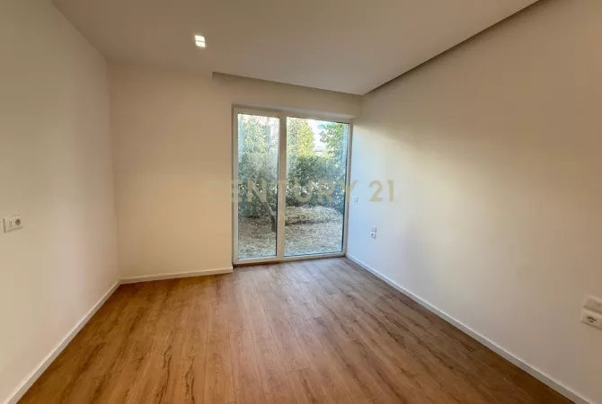 Shtepi me qera Apartament ne Tirane, 3+1, Mobilimi Bosh, pa mobiluar, Pagesa 1,700  Euro.
