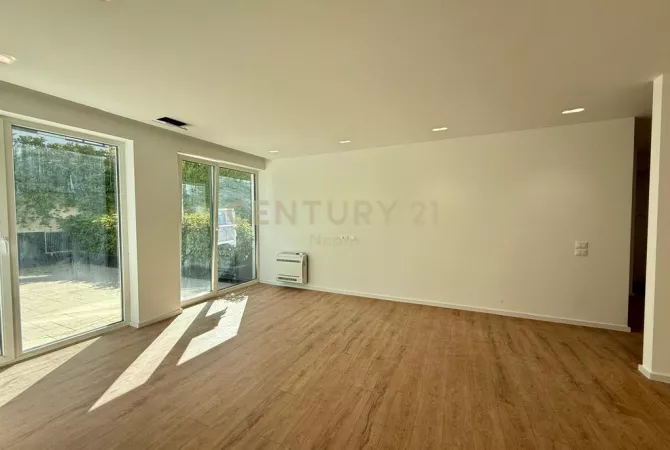 Shtepi me qera Apartament ne Tirane, 3+1, Mobilimi Bosh, pa mobiluar, Pagesa 1,700  Euro.