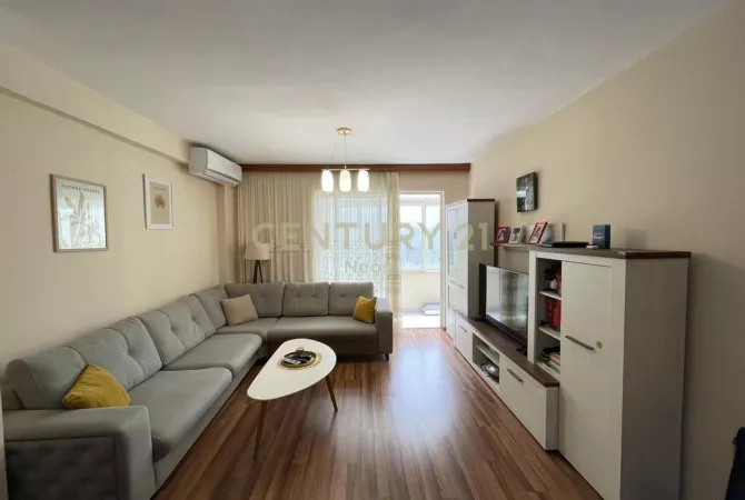Shtepi me qera Apartament ne Tirane, 3+1, Mobilimi Bosh, pa mobiluar, Pagesa 1,700  Euro.
