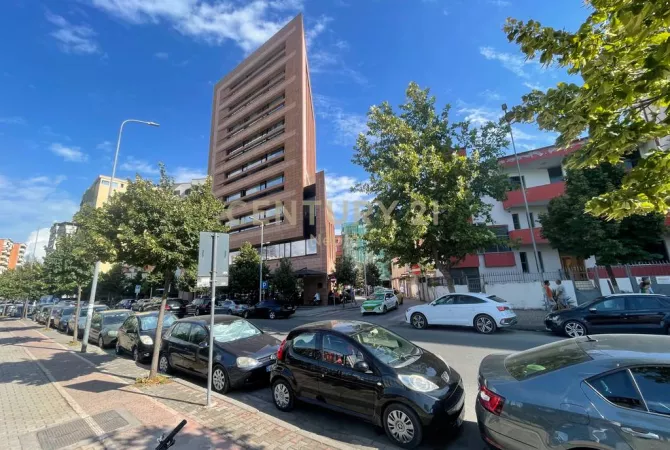 Ambient biznesi me qera 3+1 ne Tirane - 700 Euro