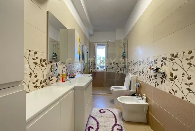 Shtepi me qera Apartament ne Tirane, 2+1, Mobilimi E mobiluar, Pagesa 800  Euro.