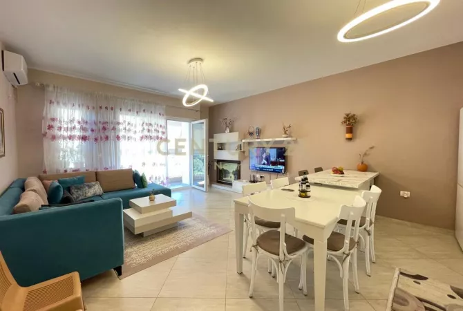 Shtepi me qera Apartament ne Tirane, 2+1, Mobilimi E mobiluar, Pagesa 800  Euro.