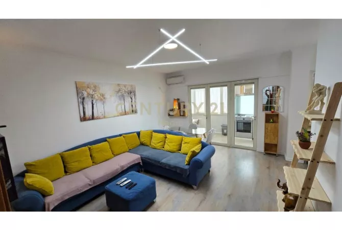 Shtepi me qera 3+1 ne Tirane - 1,350 Euro