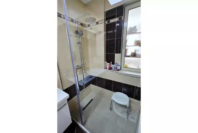 Shtepi me qera Apartament ne Tirane, 3+1, Mobilimi E mobiluar, Pagesa 1,350  Euro.