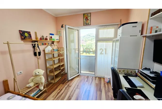 Shtepi me qera Apartament ne Tirane, 3+1, Mobilimi E mobiluar, Pagesa 1,350  Euro.