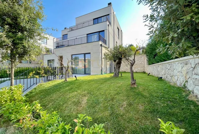 Shtepi me qera Apartament ne Tirane, 4+1, Mobilimi E mobiluar, Pagesa 4,000  Euro.