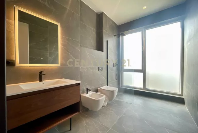 Shtepi me qera Apartament ne Tirane, 4+1, Mobilimi E mobiluar, Pagesa 4,000  Euro.