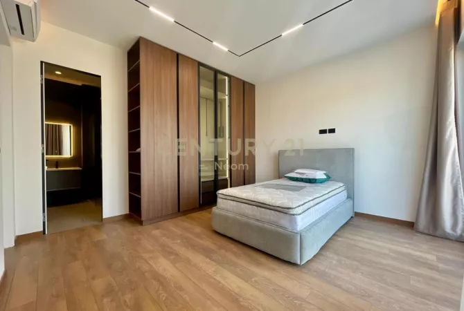 Shtepi me qera Apartament ne Tirane, 4+1, Mobilimi E mobiluar, Pagesa 4,000  Euro.