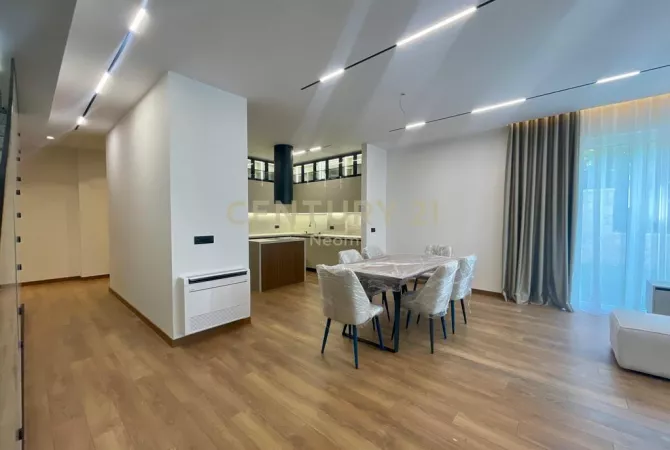Shtepi me qera Apartament ne Tirane, 4+1, Mobilimi E mobiluar, Pagesa 4,000  Euro.