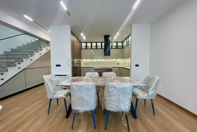 Shtepi me qera Apartament ne Tirane, 4+1, Mobilimi E mobiluar, Pagesa 4,000  Euro.