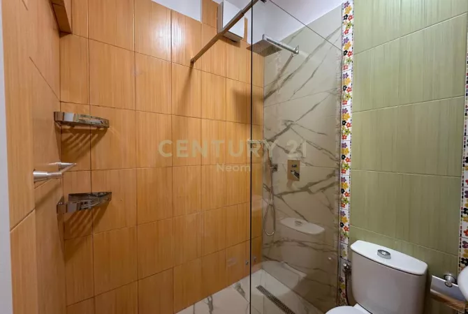 Shtepi me qera Apartament ne Tirane, 3+1, Mobilimi E mobiluar, Pagesa 700  Euro.