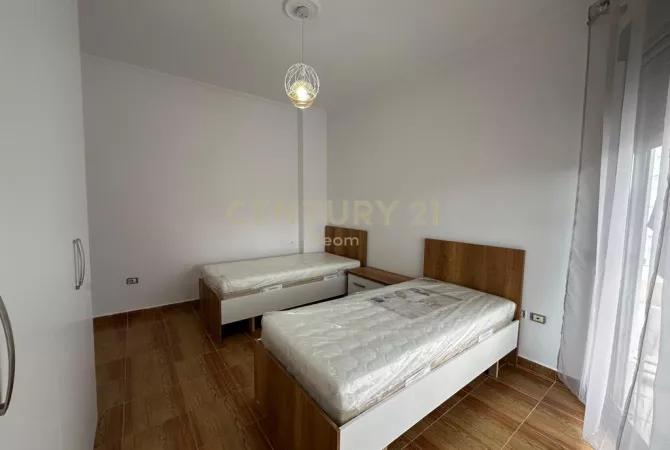 Shtepi me qera Apartament ne Tirane, 3+1, Mobilimi E mobiluar, Pagesa 700  Euro.