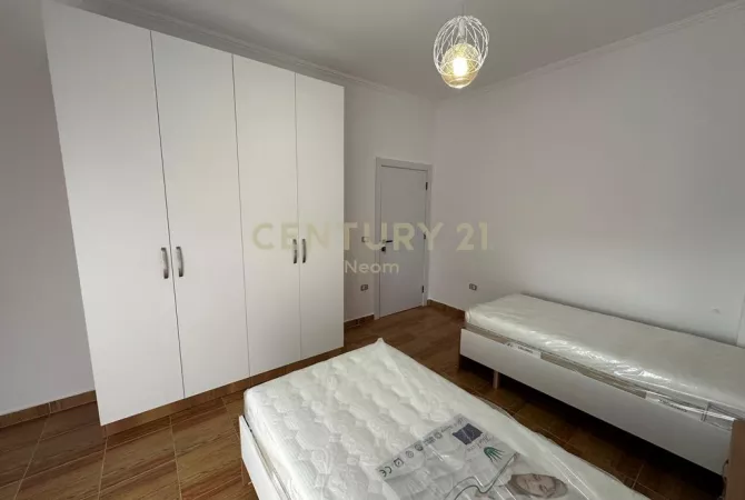 Shtepi me qera Apartament ne Tirane, 3+1, Mobilimi E mobiluar, Pagesa 700  Euro.