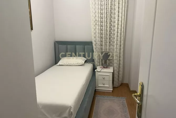 Shtepi me qera Apartament ne Tirane, 2+1, Mobilimi E mobiluar, Pagesa 700  Euro.