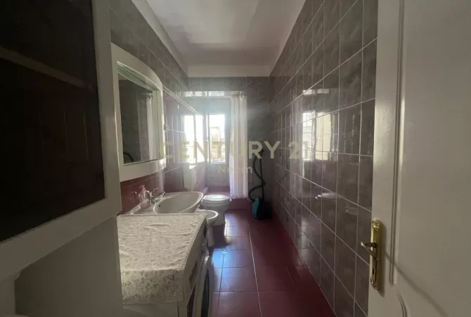 Shtepi me qera Apartament ne Tirane, 2+1, Mobilimi E mobiluar, Pagesa 700  Euro.