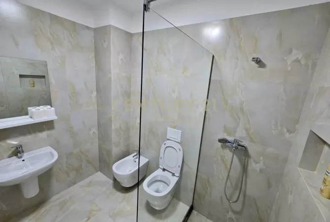 Shtepi me qera Apartament ne Tirane, 2+1, Mobilimi E mobiluar, Pagesa 650  Euro.