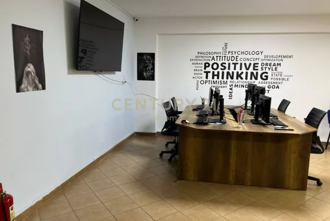 Ambiente Commerciale in Affitto 3+1 a Tirana - 800 Euro