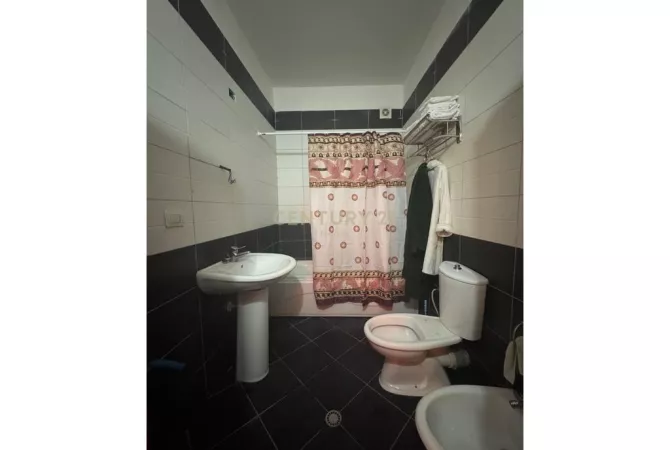 Shtepi me qera Apartament ne Tirane, 1+1, Mobilimi E mobiluar, Pagesa 550  Euro.