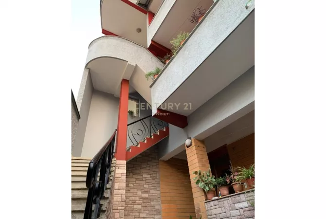 Shtepi ne shitje Shtepi Private ne Tirane, 6+1, Mobilimi E mobiluar, Pagesa 545,000  Euro.