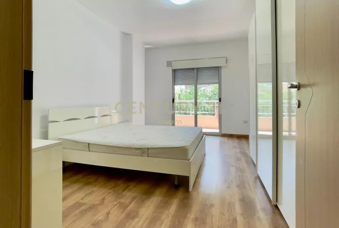 Shtepi me qera Apartament ne Tirane, 2+1, Mobilimi E mobiluar, Pagesa 900  Euro.