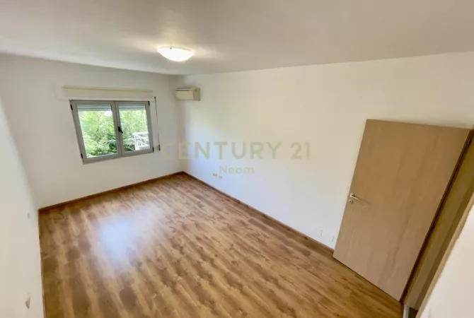 Shtepi me qera Apartament ne Tirane, 2+1, Mobilimi E mobiluar, Pagesa 900  Euro.