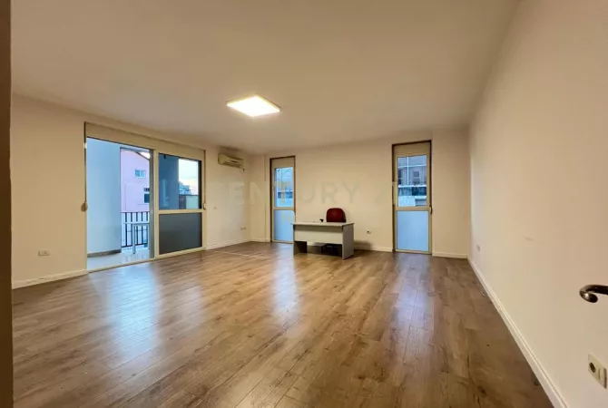 Business Property for Rent 3+1 in Tirana - 750 Euro