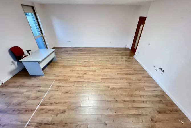 Business Property for Rent 3+1 in Tirana - 750 Euro