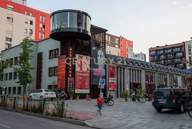 Business Property for Rent 3+1 in Tirana - 700 Euro