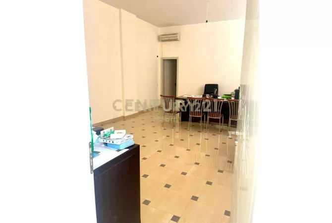 Business Property for Rent 3+1 in Tirana - 400 Euro