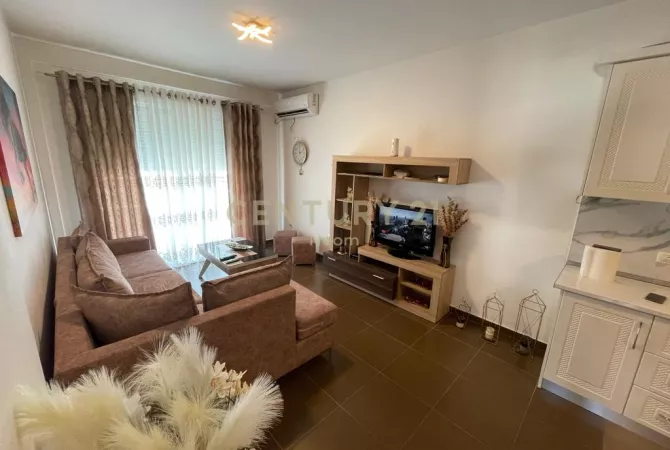 Shtepi me qera 2+1 ne Tirane - 650 Euro