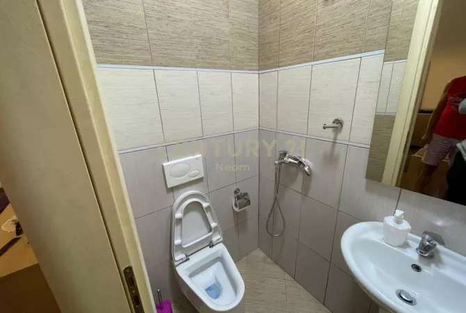 Shtepi me qera Apartament ne Tirane, 2+1, Mobilimi E mobiluar, Pagesa 650  Euro.